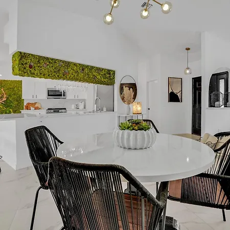 Glamorous 3-Bedroom Villa With Heated Pool Sarasota Area